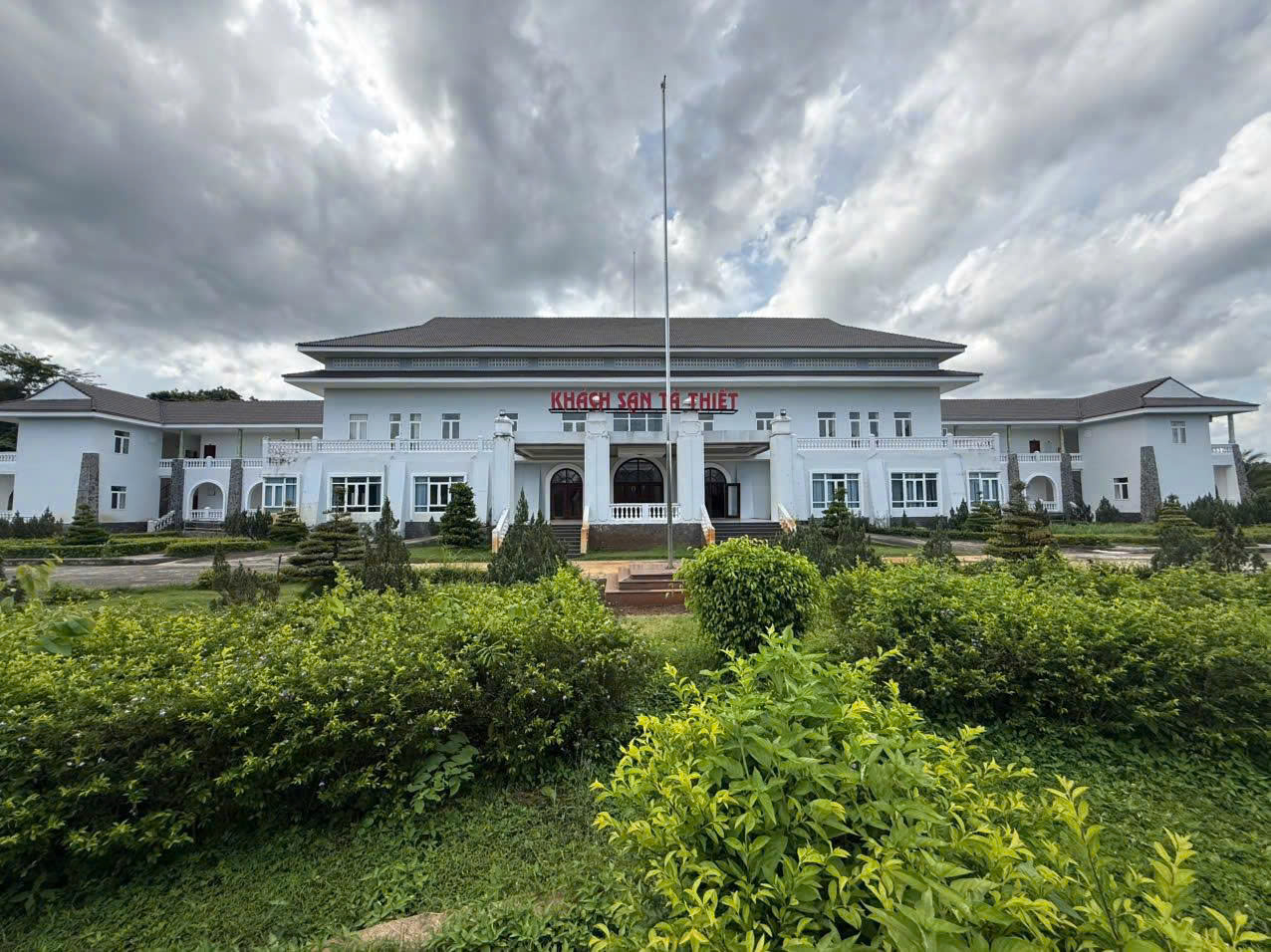 Khách sạn Tà Thiết